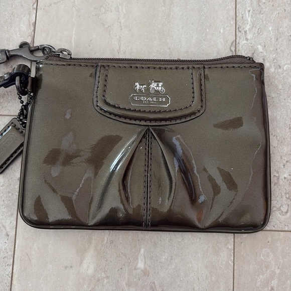 Coach Madison Metallic Pewter Pleated Patent Leather Wristlet Grey 4"x6" - Picture 2 of 6